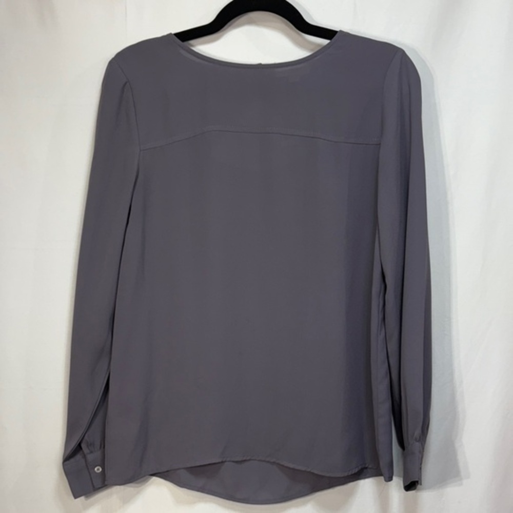 🏁 LOFT Classic Gray long sleeve collarless keyhole Blouse